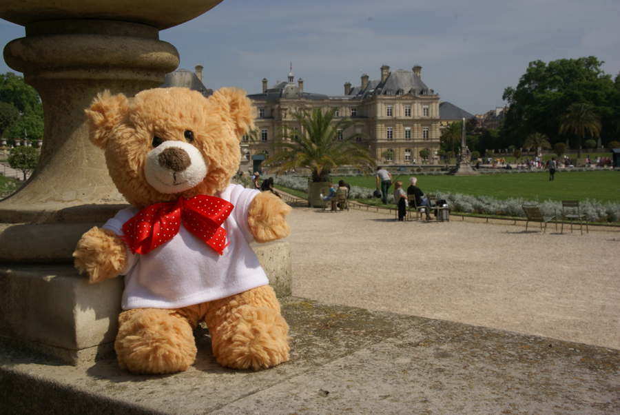 Where’s Basil? Jardin de Luxembourg, Paris – Brown Bear’s Big Day Out